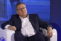 Глава ВТБ Андрей Костин предложил расширить полномочия банков в борьбе с дропами