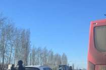 Огромная пробка образовалась из-за ДТП на улице Новикова-Прибоя