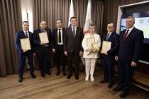 Глеб Никитин вручил награды компаниям, чья продукция вошла в Золотую сотню лучших товаров России