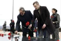 Дмитрий Старостин и Эррол Маск возложили цветы к Вечному огню в Нижегородском кремле