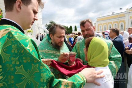 Тысячи паломников в Дивееве: как прошел праздник обретения мощей Серафима Саровского