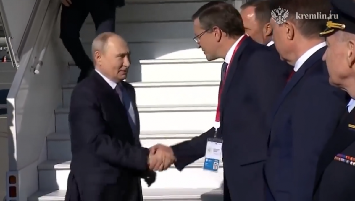 Путин прилетел в Нижний Новгород — видео
